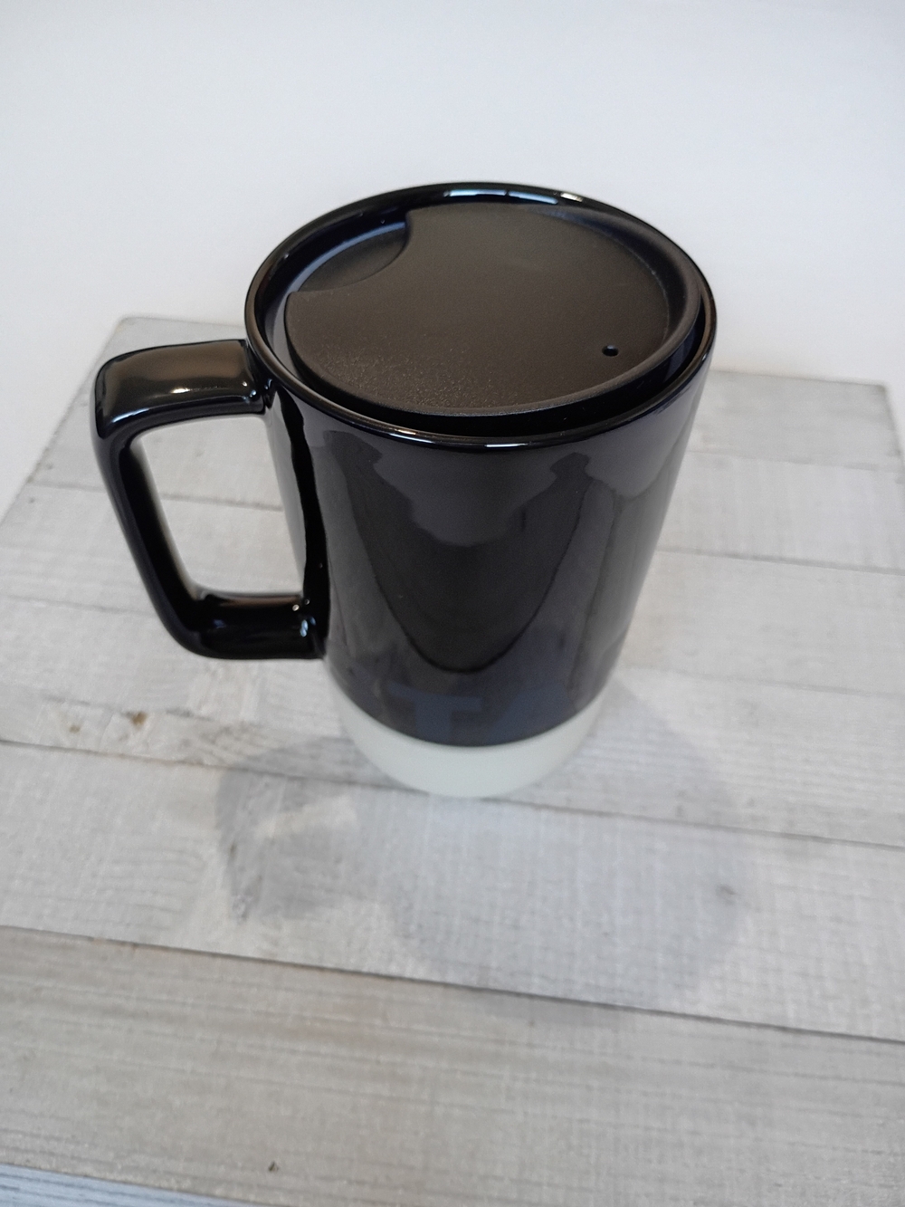 Starbucks 2025 NEW Black & White Ceramic Travel Desktop Mug with Lid 14 oz - Picture 4 of 9